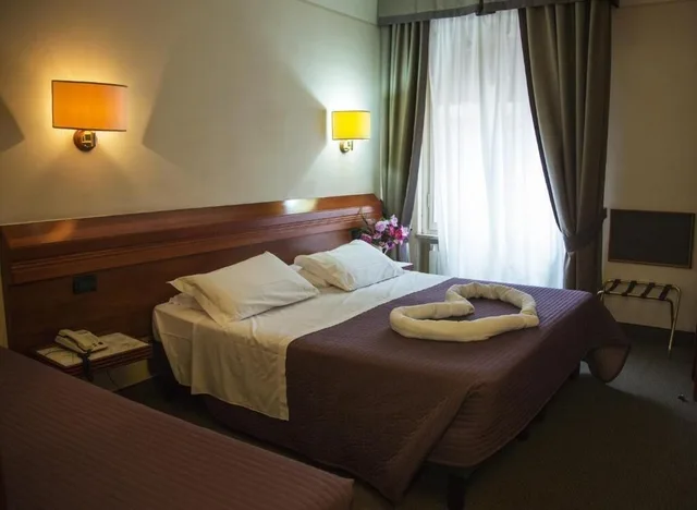 غرفة ثلاثية، Arcadia Hotel 1/4