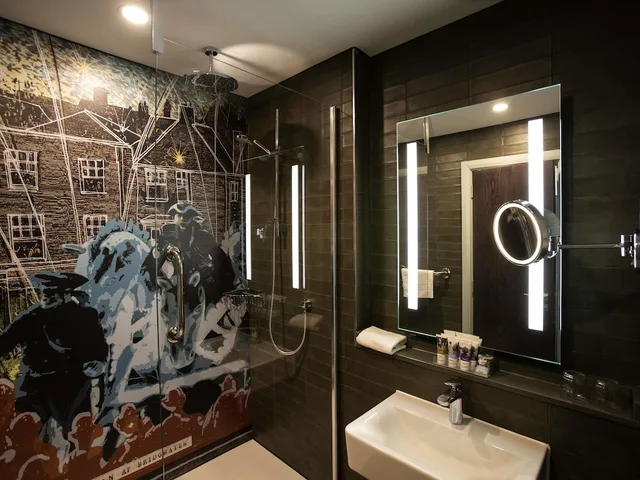 غرفة سوبيريور بسرير كينج بشرفة، Mercure Bridgwater Hotel 3/3