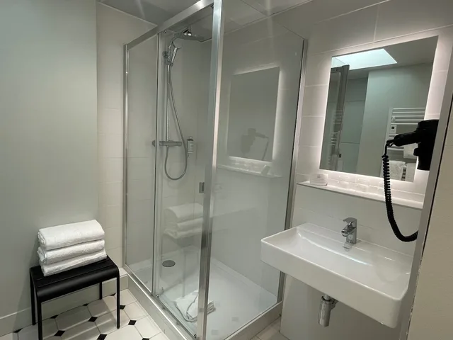 جناح جونيور بسرير كوين مع أريكة، HOTEL DE SUEZ 4/5
