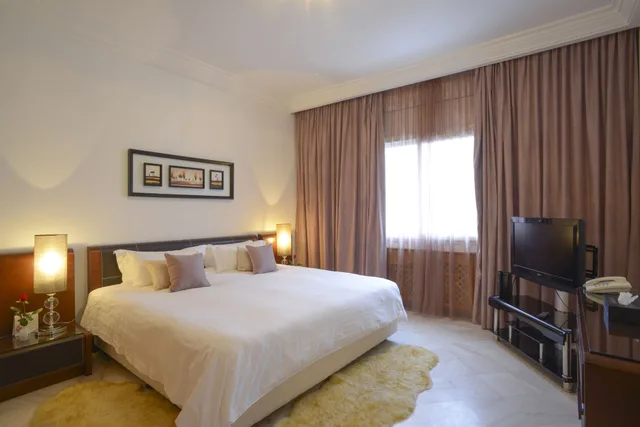 Standard, Queen Bed, The Penthouse Appart Hotel 2/7