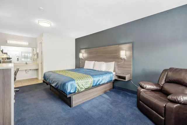 غرفة بسرير كوين، Grove City Travel Inn Columbus South 1/3