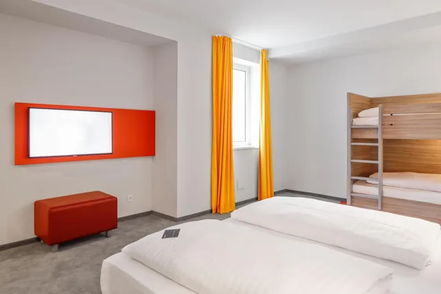 غرفة بسرير مزدوج وسرير بطابقين وسرير بطابقين، Campanile Frankfurt Offenbach 2/7