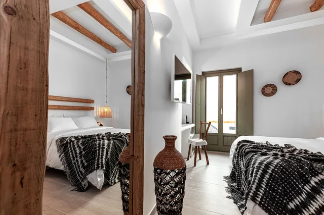 Spa, Junior Suite, Queen Bed, Street View، Bohemian Luxury Boutique Hotel - Adults Only 10/10