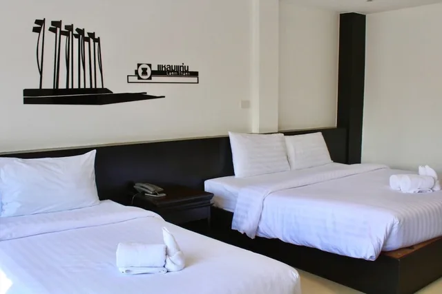 غرفة ثلاثية بسرير كينج وسرير فردي، S2 Hotel 2/3