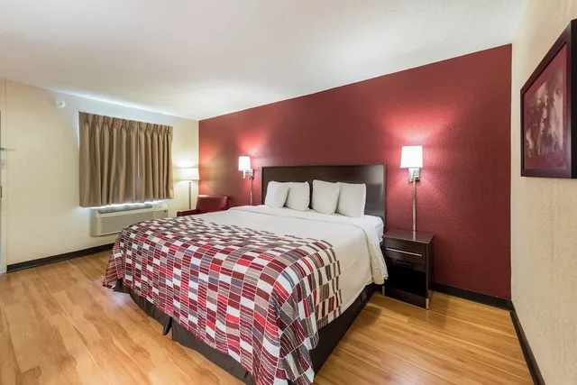 غرفة قياسية بسرير كوين لذوي الإعاقة، Red Roof Inn Grand Junction 1/3