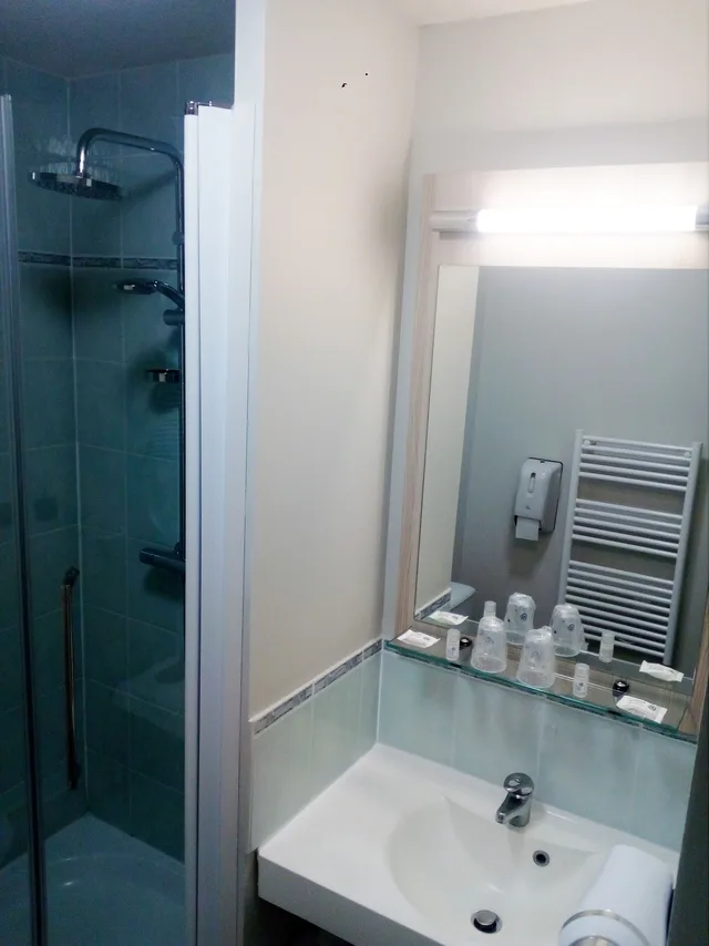 غرفة ثلاثية بسرير كوين وسرير فردي، Hotel the Originals Dax Nord Les Bruyeres 6/6