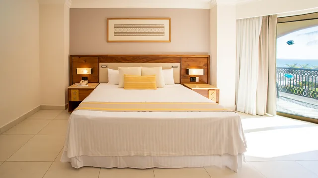 غرفة بسرير مزدوج بإطلالة جزئية على البحر، Royal Solaris Los Cabos - All Inclusive 1/8
