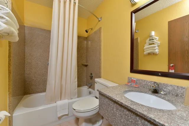 غرفة قياسية بسرير كوين، Econo Lodge Cartersville Emerson Lake Point 5/8