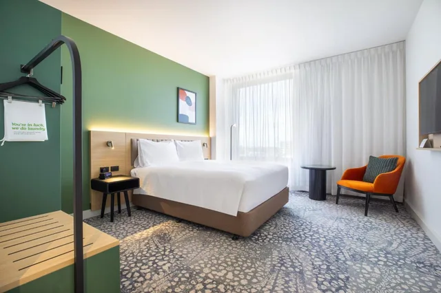 غرفة بسرير كينج وسرير كوين لذوي الإعاقة، Holiday Inn Dandenong an IHG Hotel 4/7