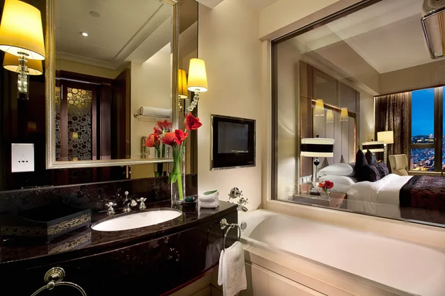 غرفة سوبيريور بسرير كينج بإطلالة على المدينة، Sofitel Macau at Ponte 16 8/8