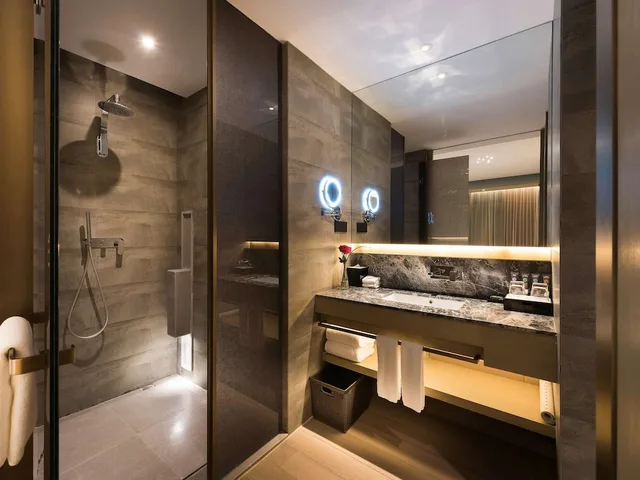 غرفة بريميير بسرير كينج، NOVOTEL SHANGHAI CLOVER 5/7