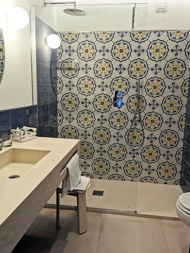 غرفة ديلوكس بسرير كوين وسرير فردي، Hotel Schuhmann 4/5