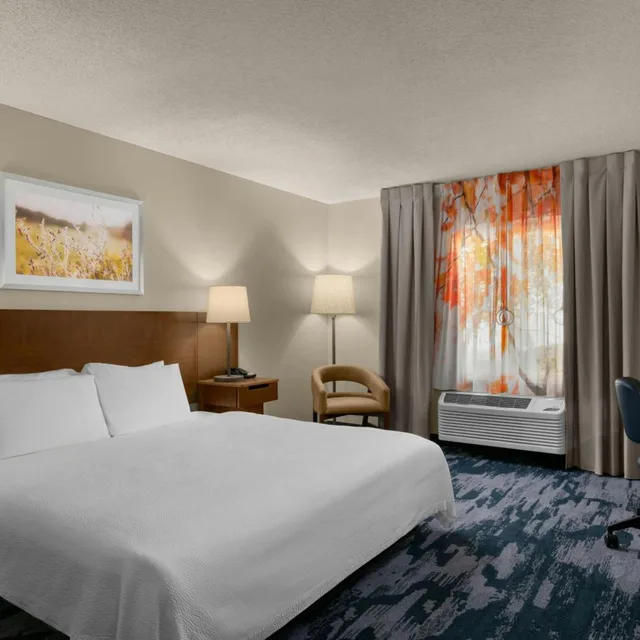 غرفة بسرير كينج بحوض استحمام لذوي الإعاقة، Fairfield Inn Boise 1/10