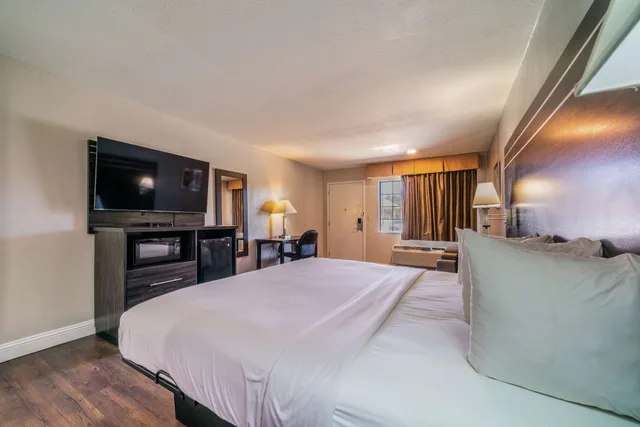 غرفة قياسية بسرير كوين لذوي الإعاقة، Best Western Inn Of Jasper 4/8