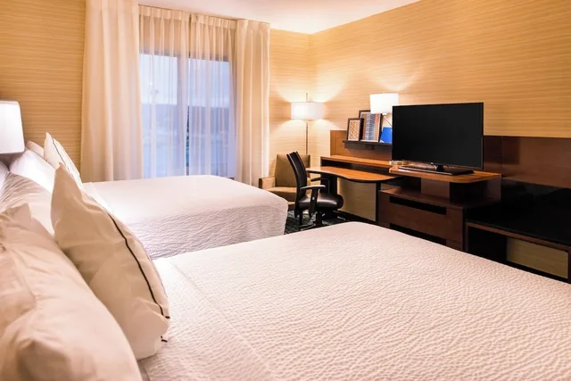 غرفة بسريرين كوين لذوي الإعاقة، Fairfield Inn Suites Utica 1/2