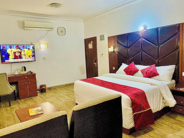 Executive, King Bed, Reiz Continental Hotel Abuja 2/4
