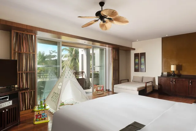 غرفة بريميوم عائلية بسرير كينج بإطلالة على الحديقة بشرفة مع أريكة، Le Meridien Shimei Bay Beach Resort & Spa 7/10