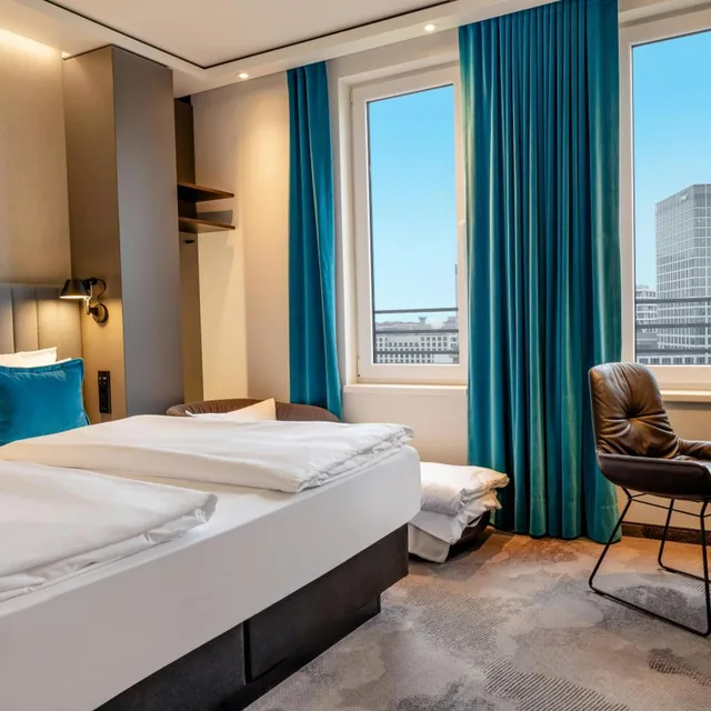 Deluxe, King Bed, Hotel Motel One Berlin-Hauptbahnhof 3/7