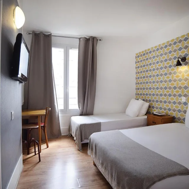 غرفة ثلاثية، Zazie Hotel 1/9