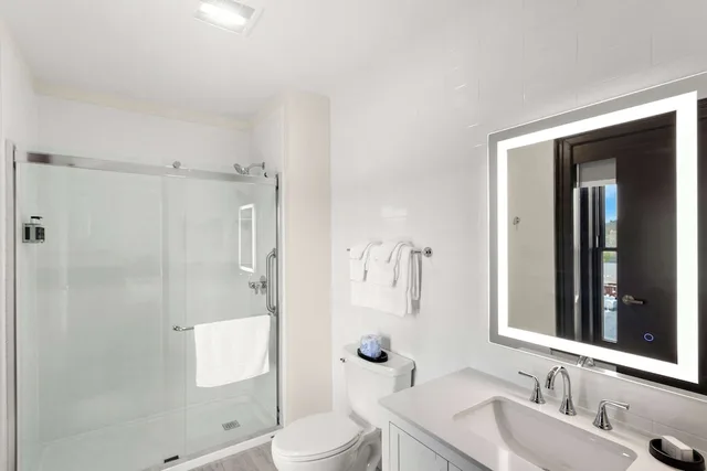 غرفة قياسية بسرير كوين، Tygart Hotel, Ascend Hotel Collection Elkins WV 8/8