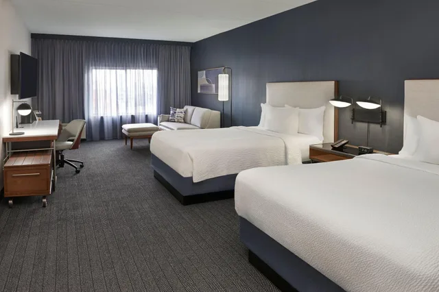 Room, Multiple Beds، Courtyard By Marriott Toronto Markham 1/4