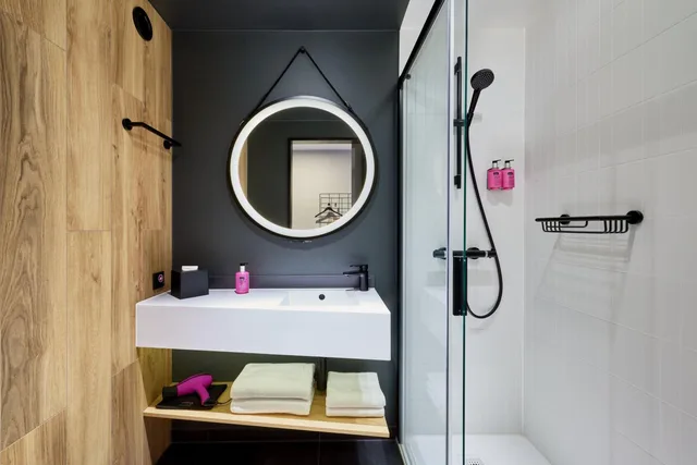 Moxy, Queen Bed, City View، Moxy Karlsruhe 4/5
