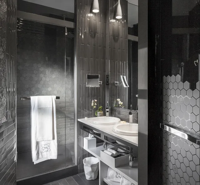جناح، Monument Hotel 4/5
