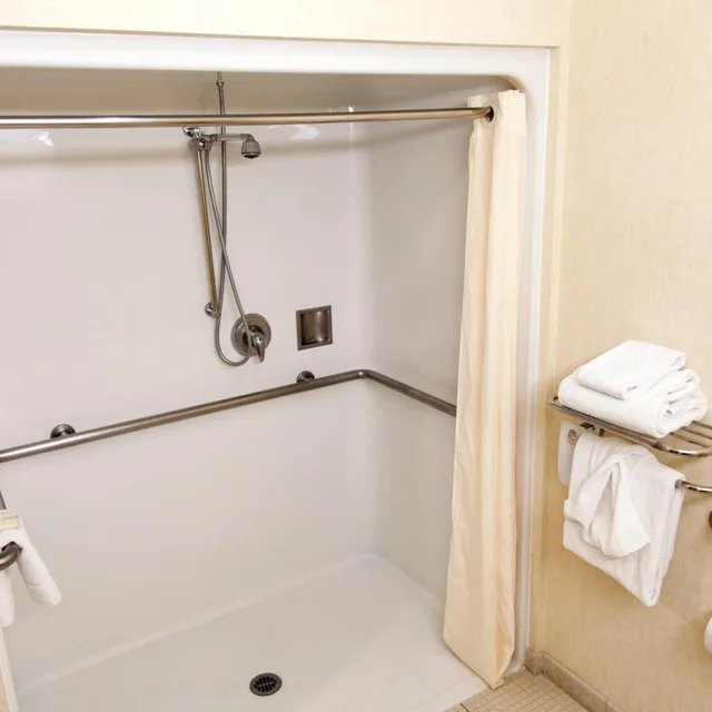 غرفة ديلوكس بسرير كوين لذوي الإعاقة، Microtel Inn and Suites by Wyndham Chihuahua 8/8