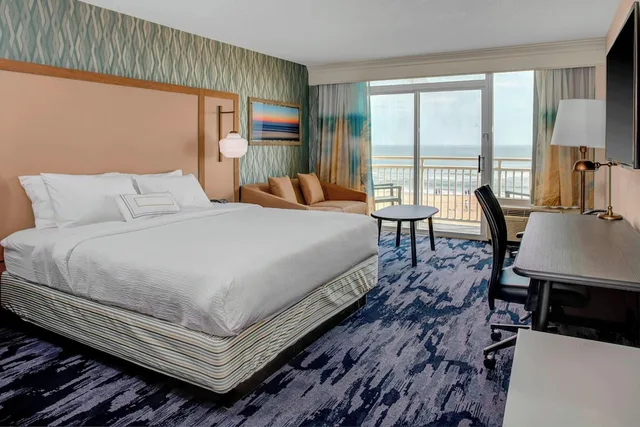 غرفة بسرير كينج مع أريكة لذوي الإعاقة، Fairfield Inn Suites By Marriott Virginia Beach Oceanfront 1/8