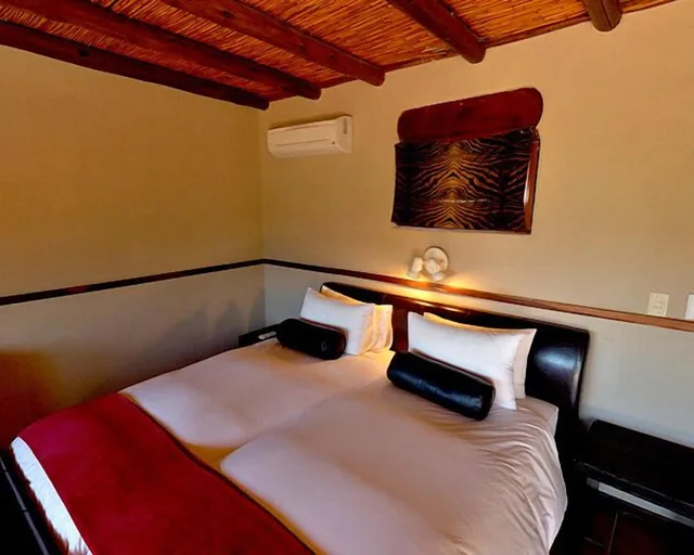 غرفة قياسية بسرير مزدوج، Intu Africa-Zebra Kalahari Lodge 1/1