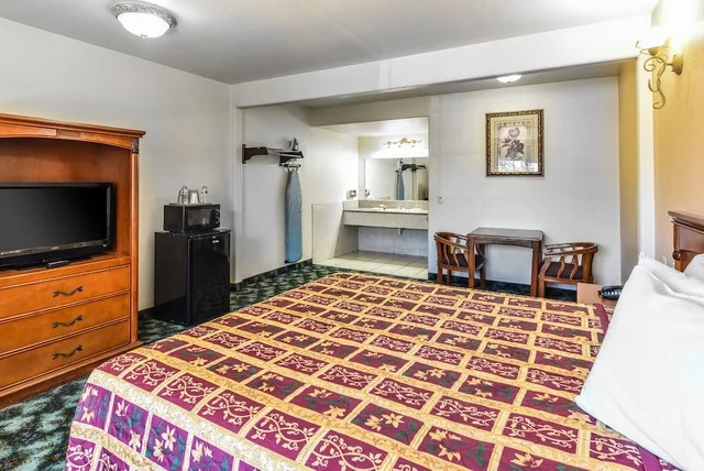 Sunset Motel، بومونا 18/26