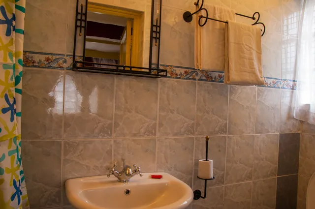 غرفة أساسية ثلاثية بثلاثة أسرّة، Kahama Hotel 2/2