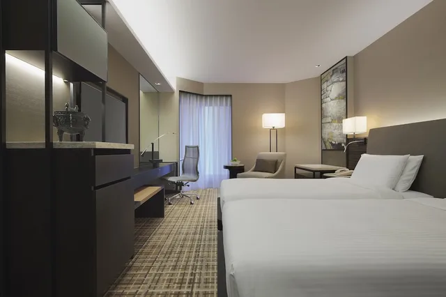 Residence Club Deluxe Room (with Club Lounge Access), New World Millennium Hong Kong 1/10