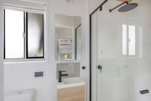 Tiny Home, 1 Queen and 1 Bunk Bed، Reflections Holiday Parks Lennox Head 5/7