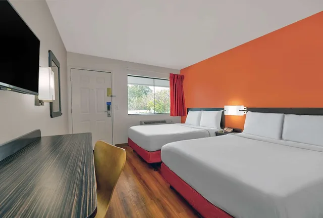 غرفة قياسية بسريرين مزدوجين، Motel6 Columbus, GA 1/4