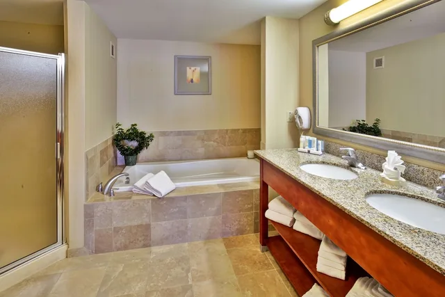 Suite, King Bed, Sofa, Kitchenette, Hampton Inn Rutland 5/5
