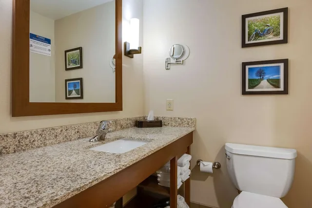جناح بسريرين كوين مع أريكة في طابق مرتفع، Comfort Suites Hotel and Conference Center, Berlin OH 5/6