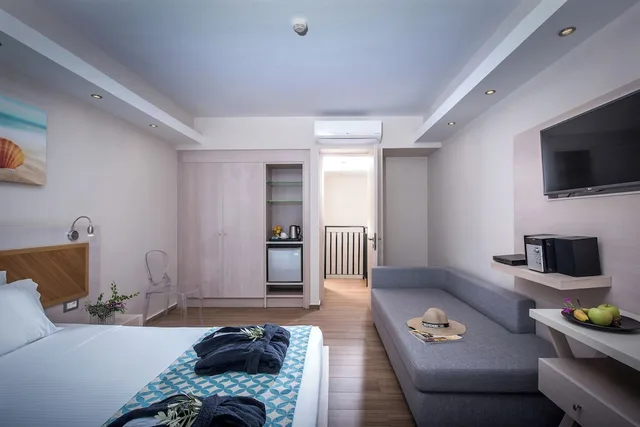 Connecting, Superior, Suite, 1 Queen and 4 Single Beds, Two Story، Royal and Imperial Belvedere 6/7