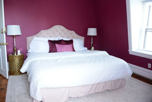 Burgundy, King Bed، The Hugh Boutique B&B 2/2