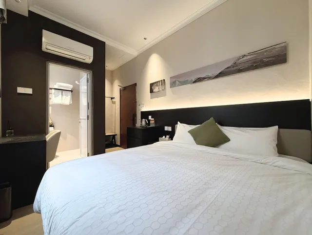 Deluxe, King Bed, Asphodel Inn Singapore 4/8