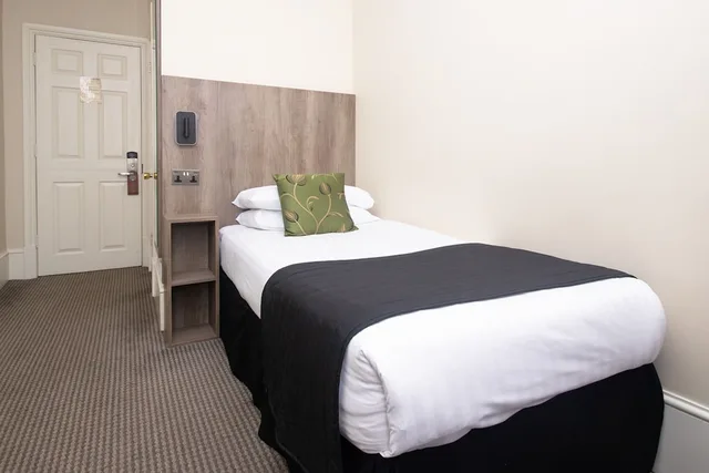 غرفة قياسية مفردة بسرير فردي، Kensington Gardens Hotel 6/10