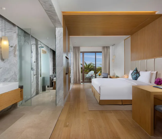 غرفة ديلوكس بسرير كينج بإطلالة على الحديقة، Thousand Cranes Sanya Yazhou Bay Int'l Exchange Centre, Curio by Hilton 1/3
