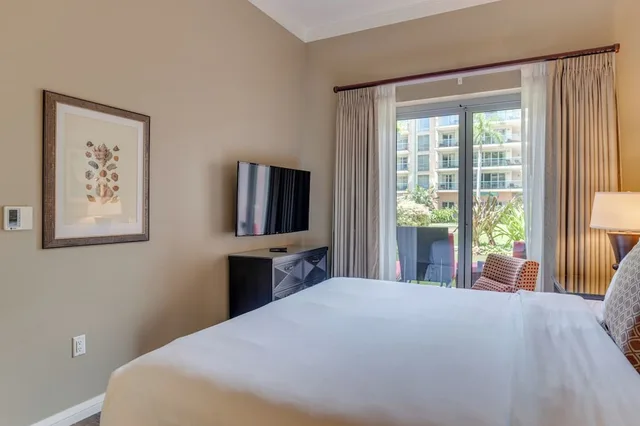 2 Bedrooms, Hokulani, Suite, 2 King Beds, Resort View, 2 Bathrooms, Sofa، OUTRIGGER Honua Kai Resort & Spa 1/10