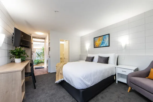 Courtyard, Studio, Epsom Motel 2/2