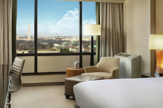 غرفة بسرير كينج بإطلالة، Doubletree By Hilton Hotel Washington Dc Crystal City 2/3