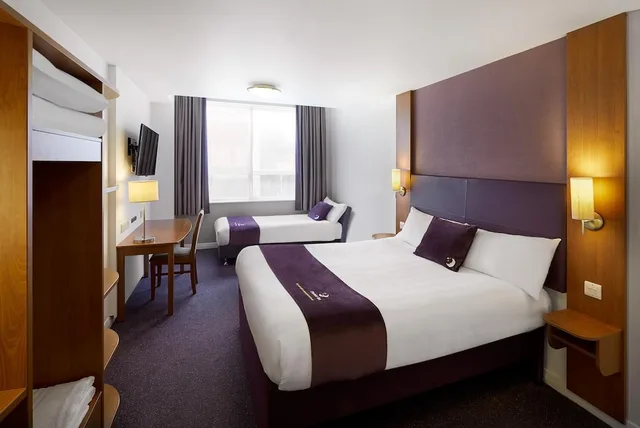 غرفة عائلية ثلاثية بسرير مزدوج وسرير فردي، Premier Inn Llandudno (Glan Conwy) 1/2