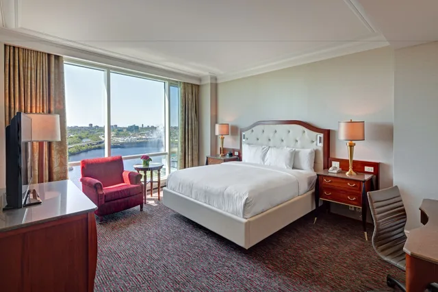 Classic, King Bed, Hilton Lac Leamy 3/7