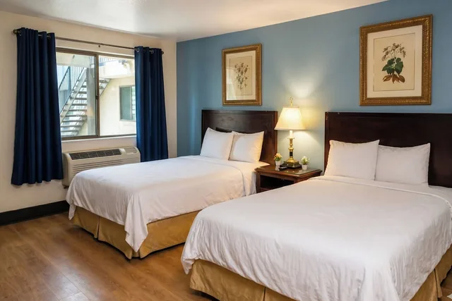 غرفة بسريرين مزدوجين، Sacramento Inn & Suites Cal Expo I-80 2/9