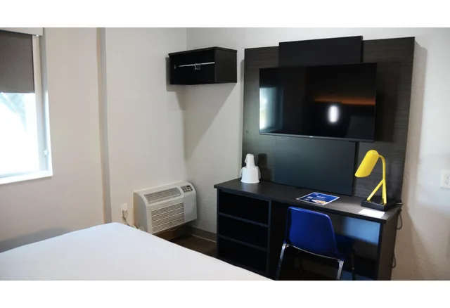 غرفة بسرير كوين، Motel6 West Des Moines, IA 4/5