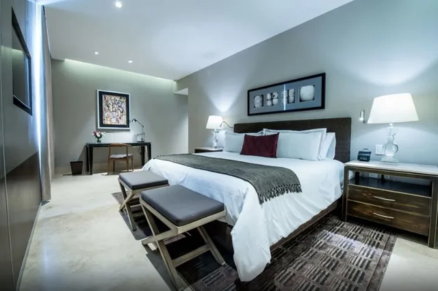 Master, Suite, King Bed، Square Small Luxury 1/3